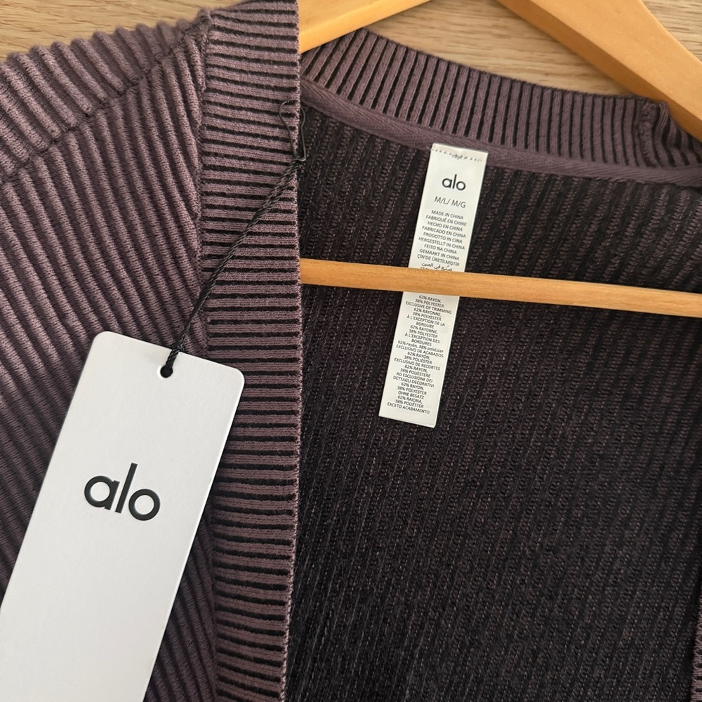 Alo Yoga Denim Knit Shawl in Raisinette/ Black size M/L- NWT - Picture 2 of 8